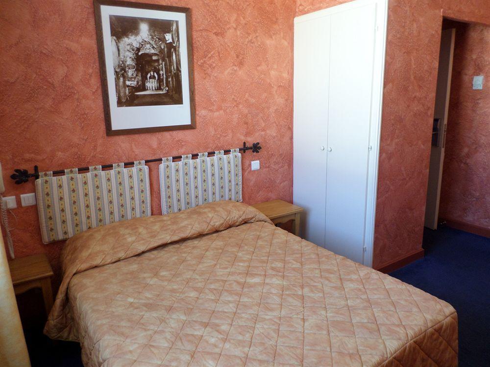 Brit Hotel Acacias Арль Екстер'єр фото