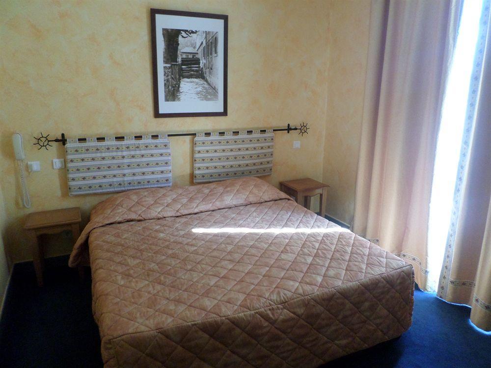 Brit Hotel Acacias Арль Екстер'єр фото