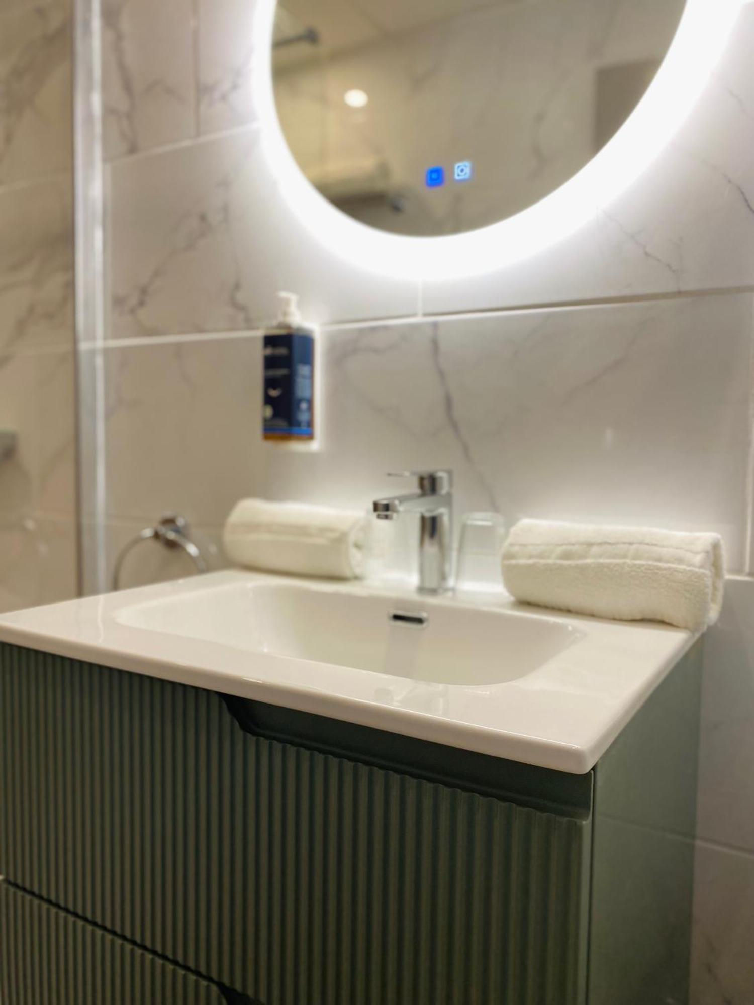 Brit Hotel Acacias Арль Екстер'єр фото