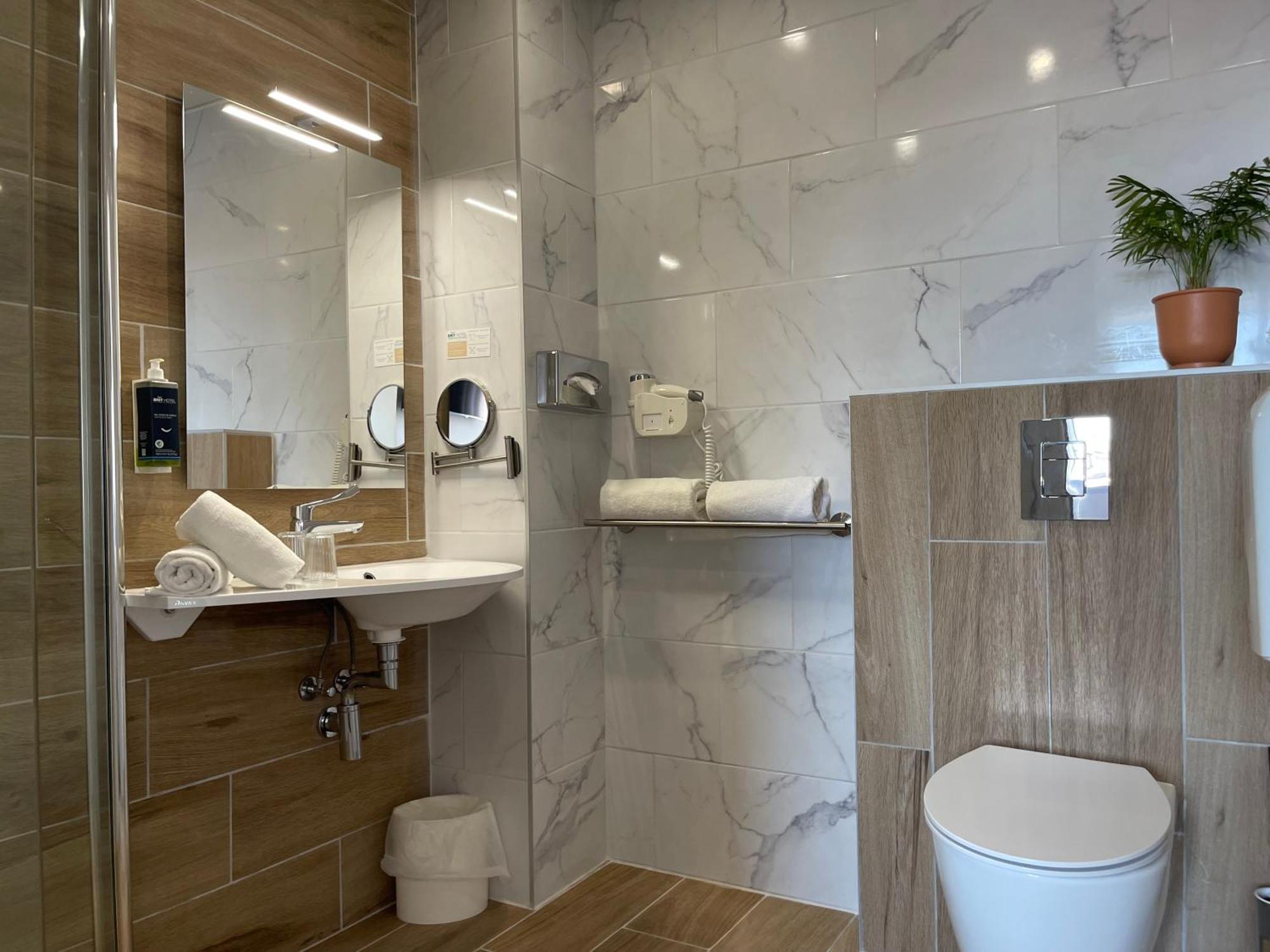 Brit Hotel Acacias Арль Екстер'єр фото