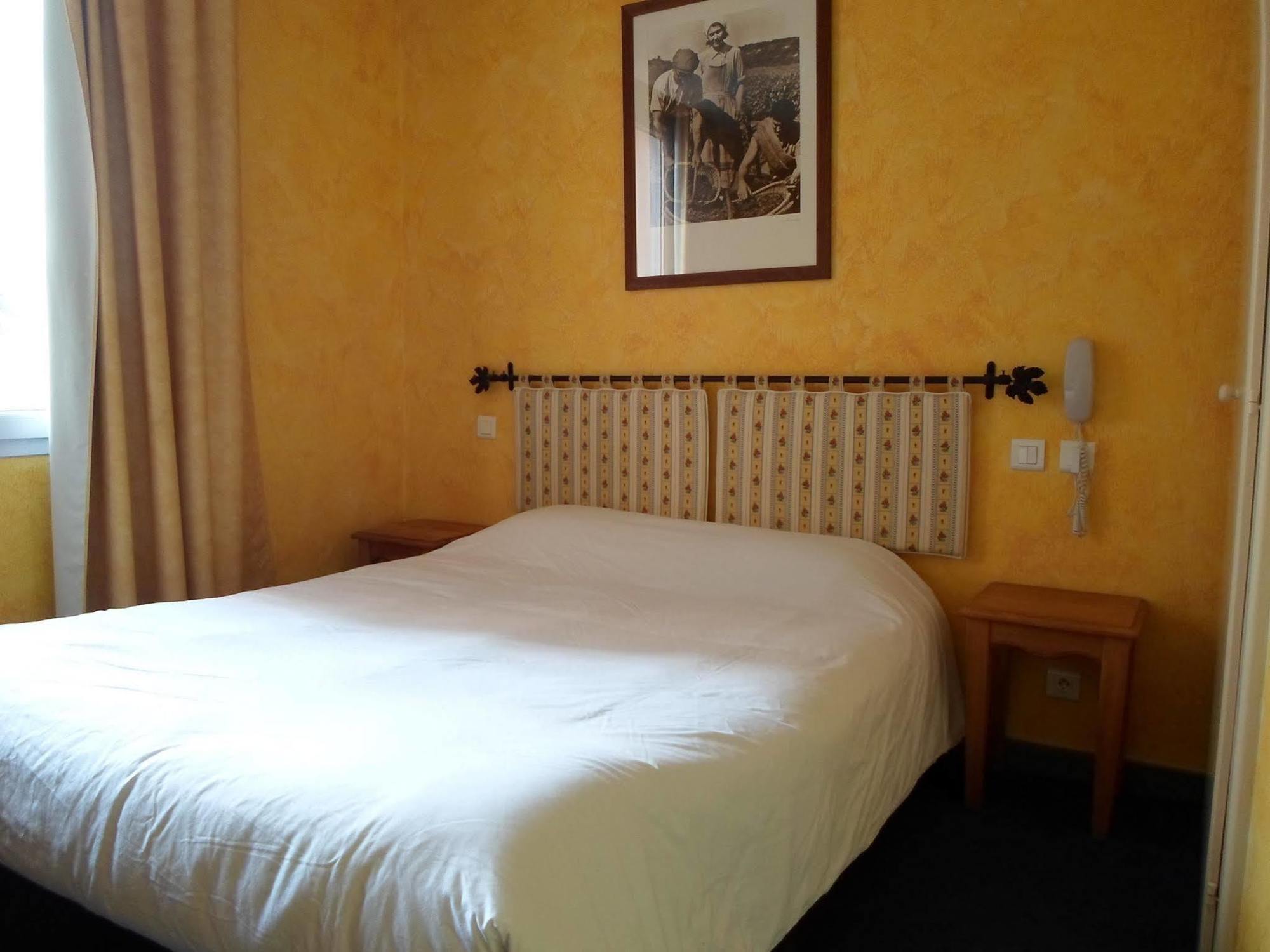 Brit Hotel Acacias Арль Екстер'єр фото